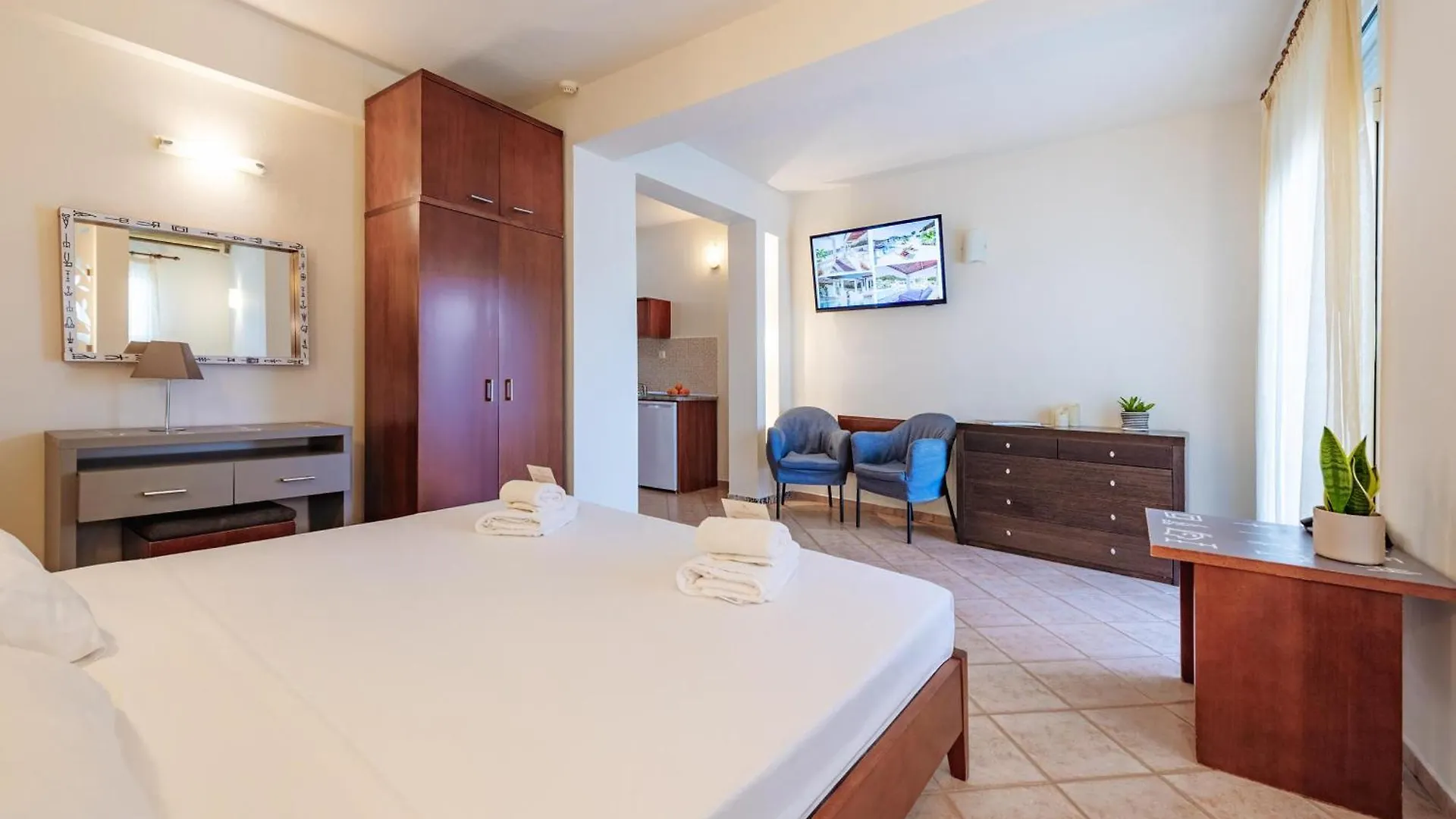 Ampelia Hotel Kassandra Chaniotis Aparthotel